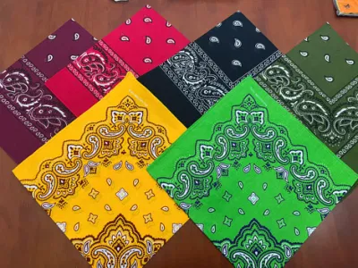 Modisches Paisley-Bandana aus Baumwolle mit individuellem Druck